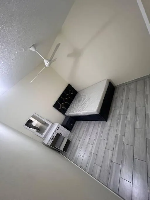 Deira Family Rooms Dubai Apartment
