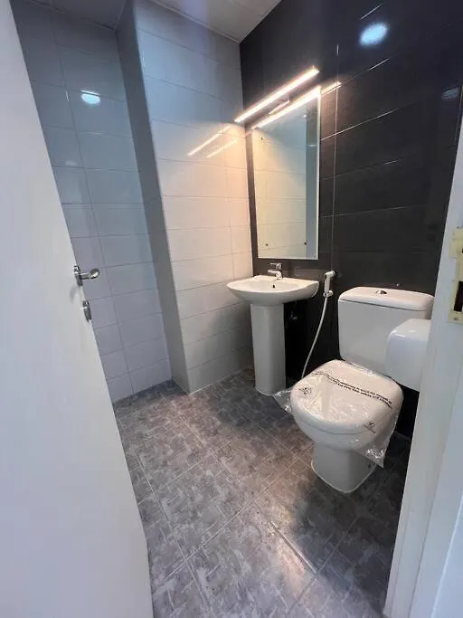 Deira Family Rooms Dubai Apartment